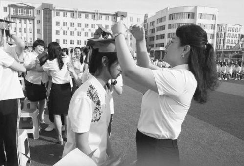 毕业戴成人帽的视频,青春足迹，帽下新篇章