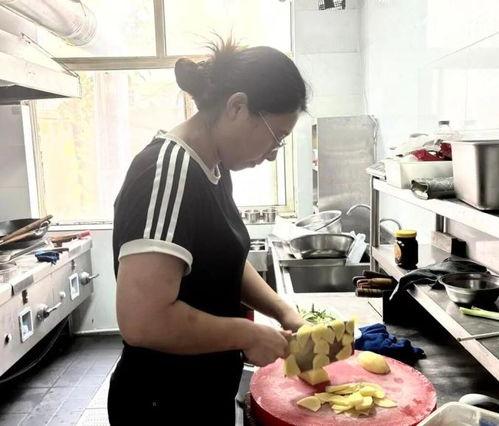 搞笑成人小饭桌视频,笑料百出！成人小饭桌视频欢乐集锦