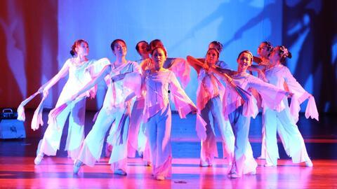 唯美群舞成人简单舞蹈视频,轻松学跳的成人简单舞蹈教程