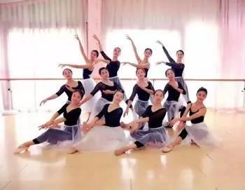 成人趣味运动单人舞蹈视频,趣味单人舞蹈视频赏析