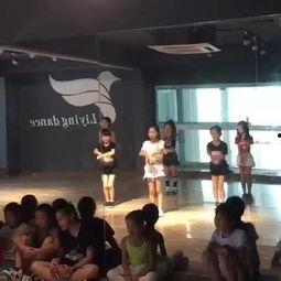 成人趣味运动单人舞蹈视频,趣味单人舞蹈视频赏析